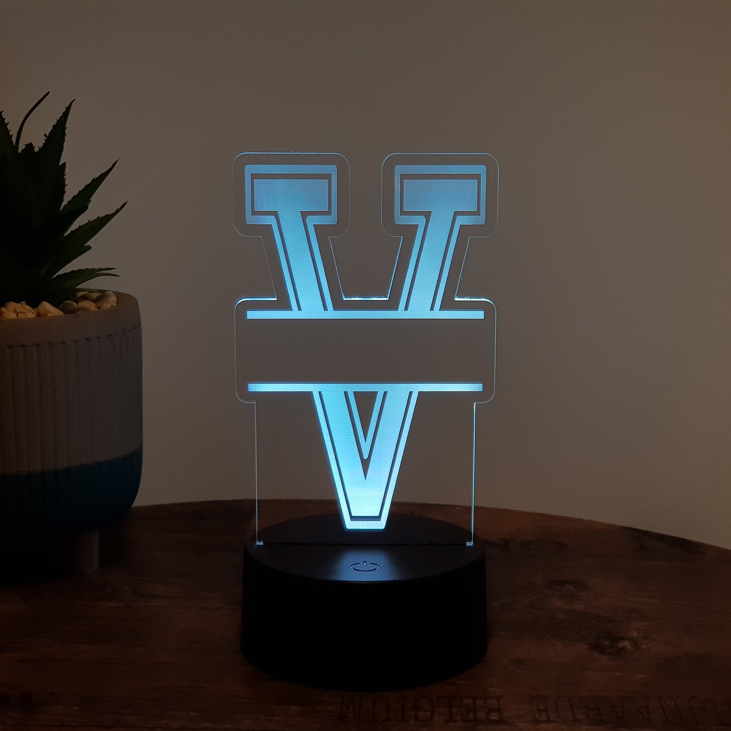 LED- Namenslampe / Buchstabe "V"