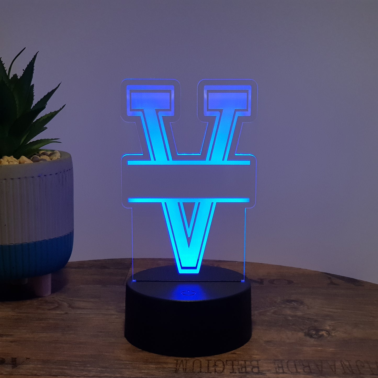 LED- Namenslampe / Buchstabe "V"