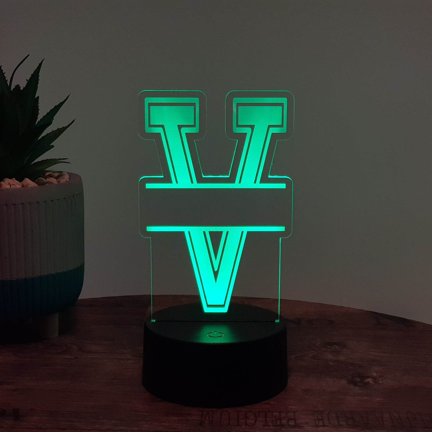 LED- Namenslampe / Buchstabe "V"