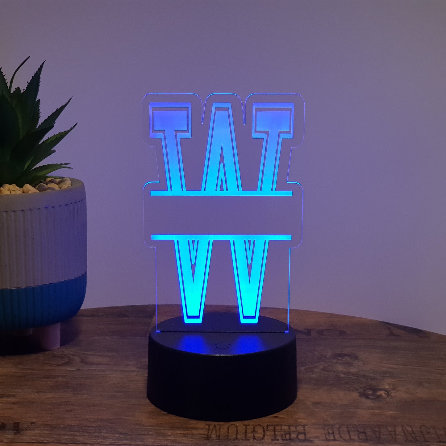 LED- Namenslampe / Buchstabe "W"