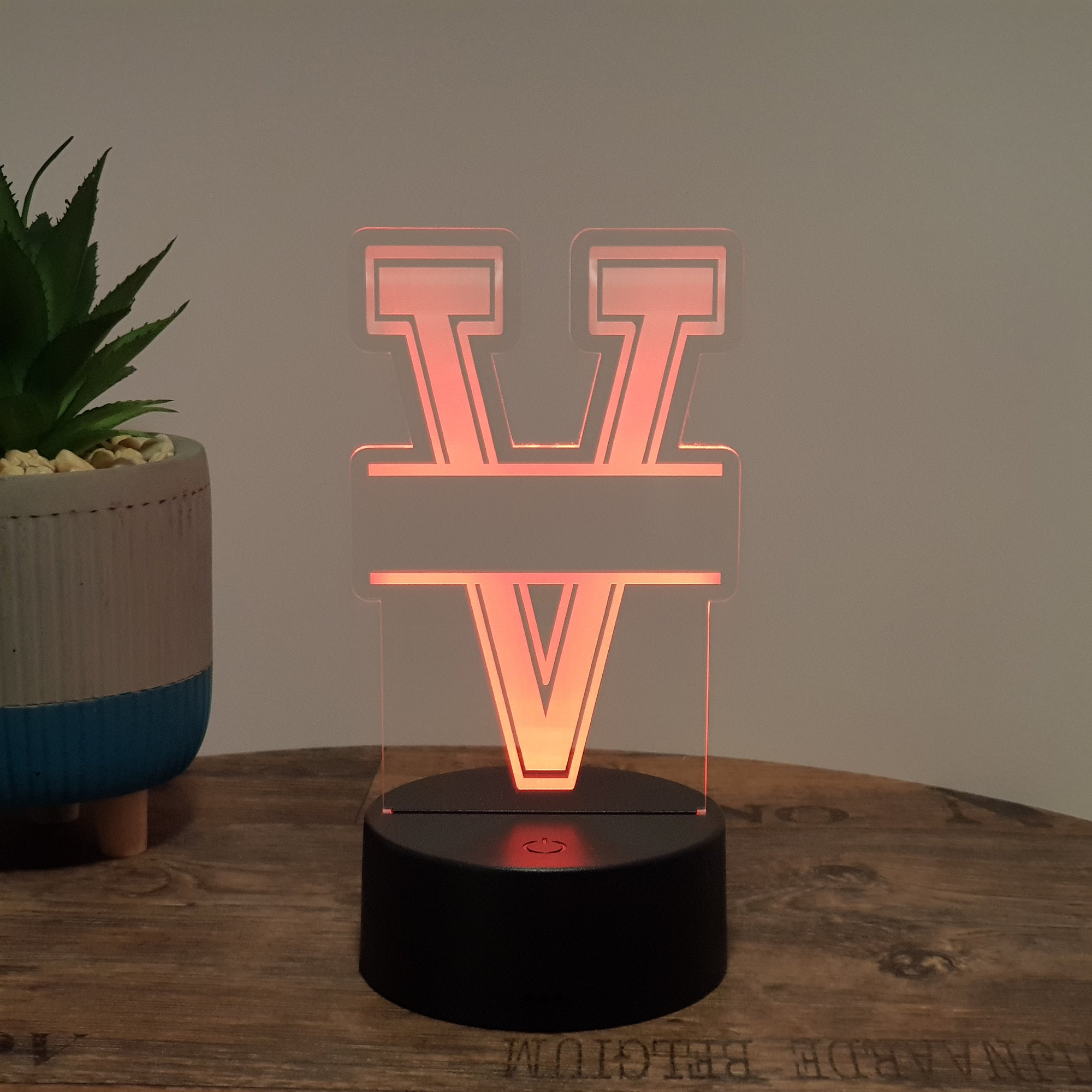 LED- Namenslampe / Buchstabe "V"